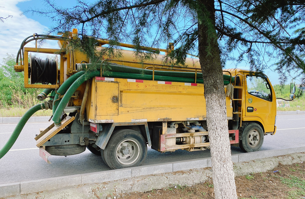 283富贵山清洗抽粪车