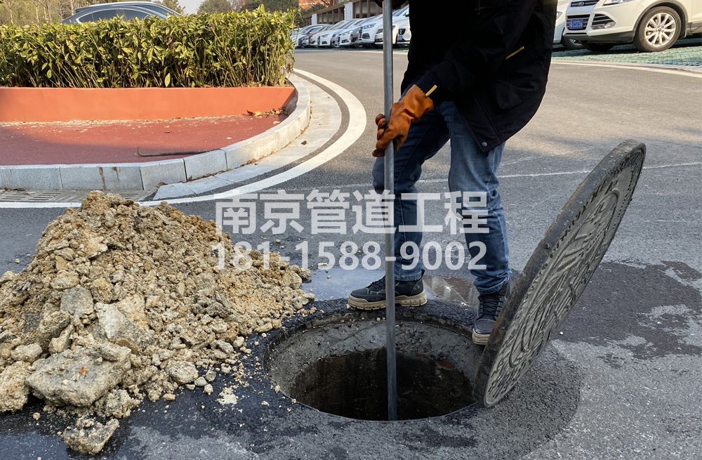 306富贵山管道油块清理